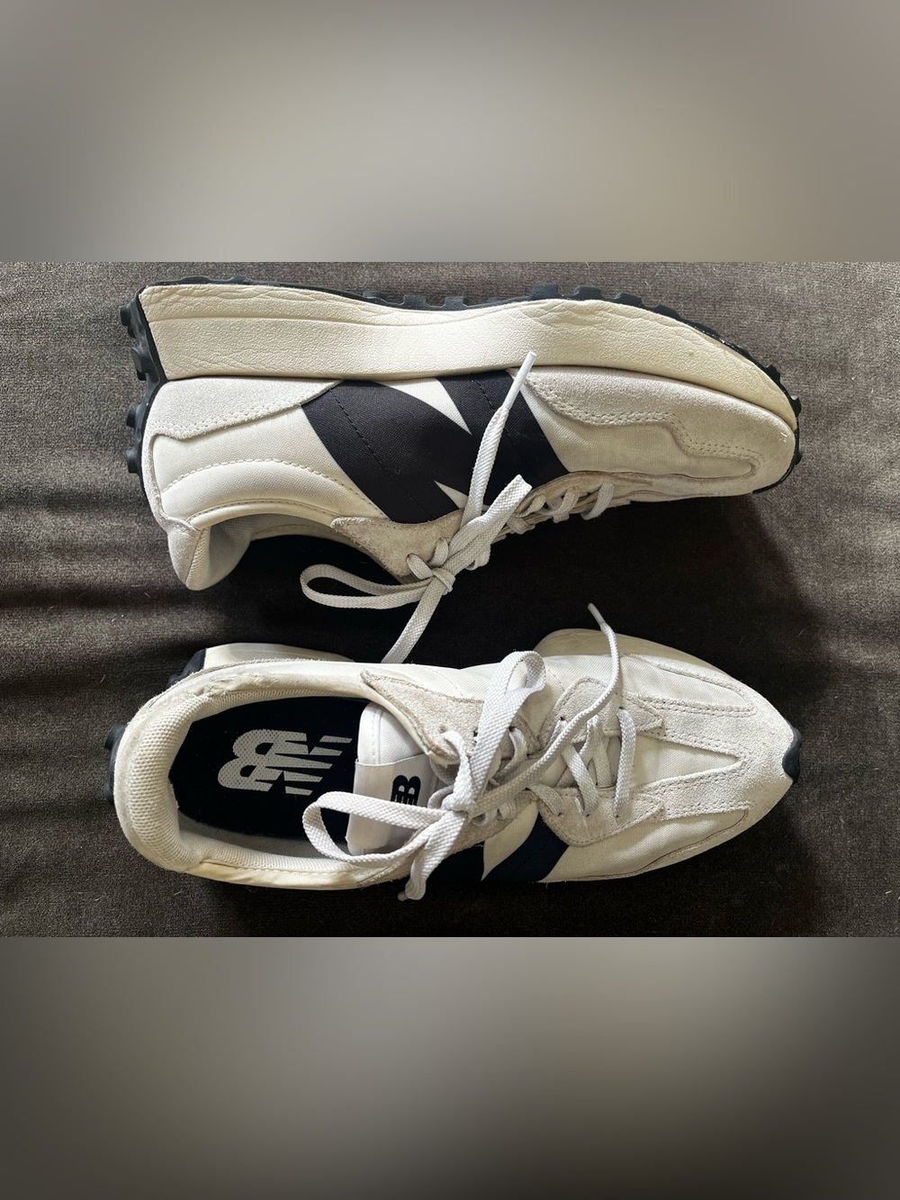 Women’s New Balance 327 sea salt/black/white sneakers — 8.5 US 40 EU